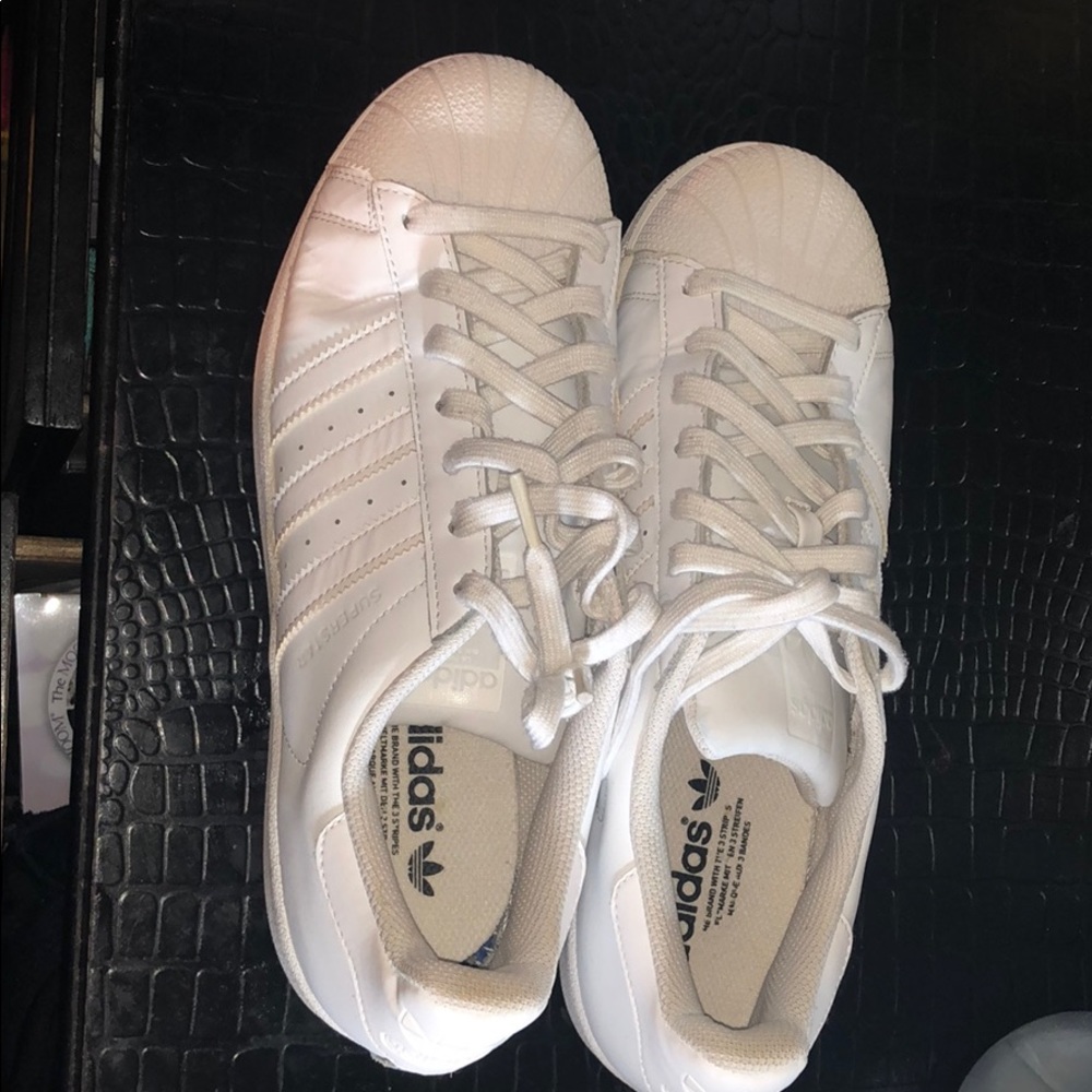 Men low top Adidas